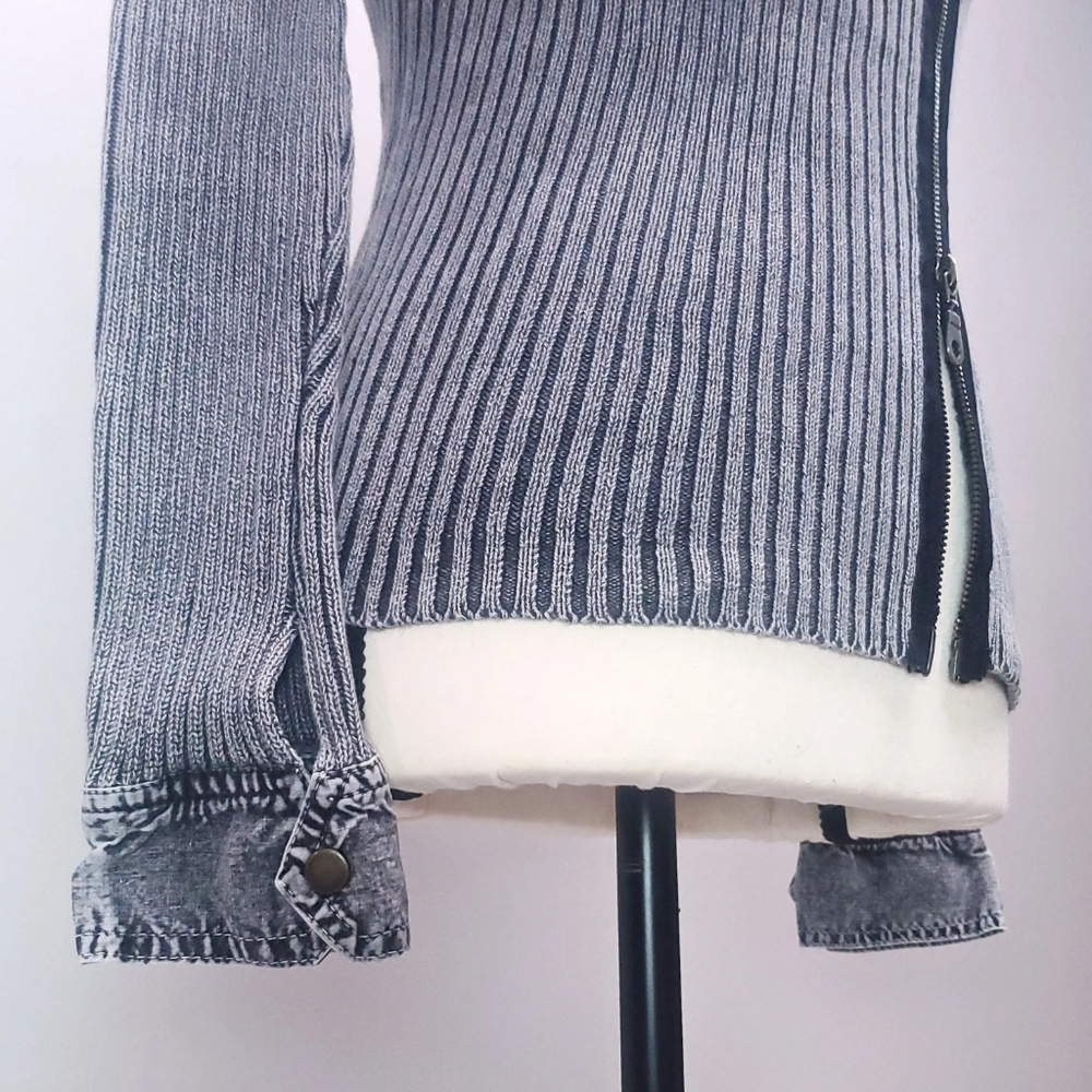 Small Grey 100% Cotton Asymetrical Zip-Up Knit in Gradient Grey - Picture 7 of 9